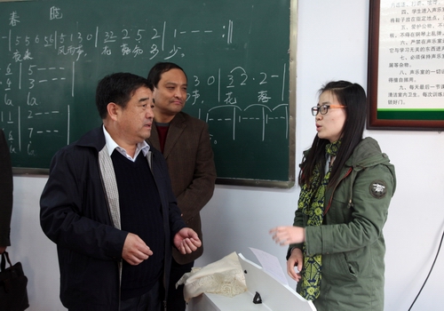 与音乐教师交流