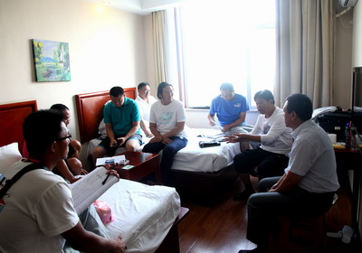 赛中公司团部成员召开比赛安排部署会