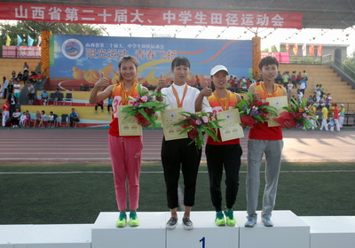 公司独立公司组女子获4X400接力冠军破纪录